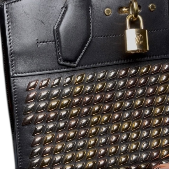 Louis Vuitton Black and Gold Shoulder Bag - Picture 3 of 12